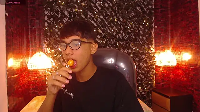 OliverTwinky online show from March 21, 2025, 4:49 am