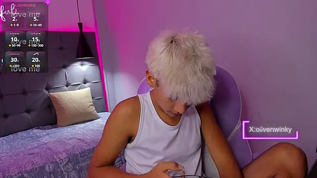 OliverTwinky online show from September 12, 2025, 4:45 am