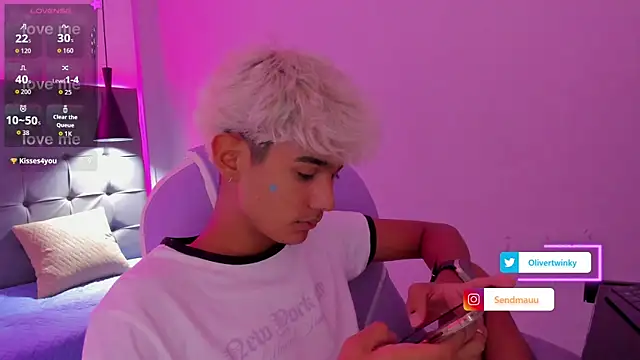 OliverTwinky online show from September 16, 2025, 3:57 pm