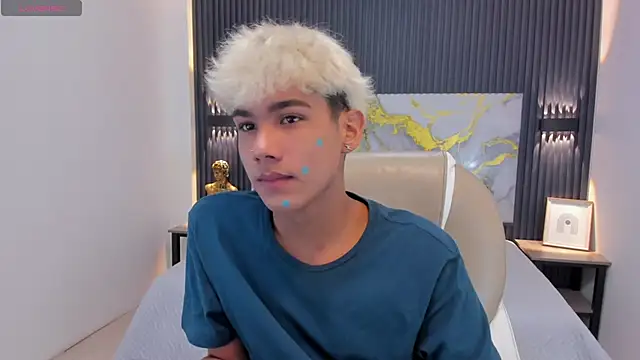 OliverTwinky online show from October 4, 2025, 2:04 pm