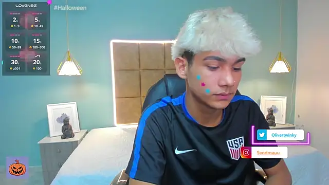 OliverTwinky online show from October 8, 2025, 9:34 pm