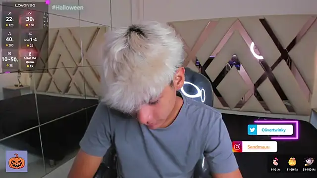 OliverTwinky online show from October 9, 2025, 3:21 pm