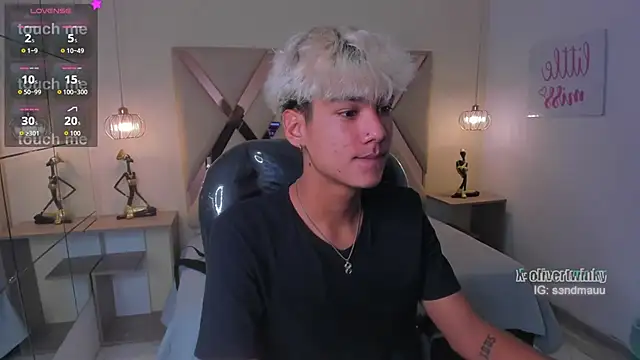 OliverTwinky online show from November 13, 2025, 12:59 pm