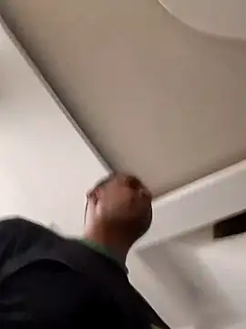 elnegro707070 online show from February 4, 2026, 11:20 pm