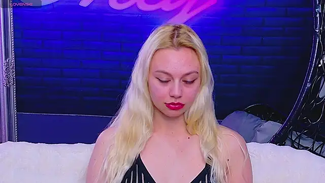 Snapshot of AlessiaCroft chatting on May 6, 2026, 4:08 am AlessiaCroft online show from May 6, 2026, 4:08 am