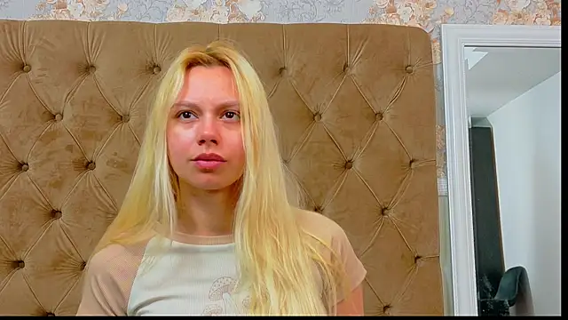 Snapshot of AlessiaCroft chatting on May 17, 2026, 4:10 am AlessiaCroft online show from May 17, 2026, 4:10 am