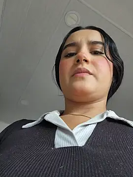 Rosa Warreen  online show from October 26, 2025, 4:35 pm