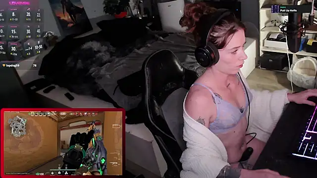 Horny Makima online show from October 19, 2025, 11:22 am