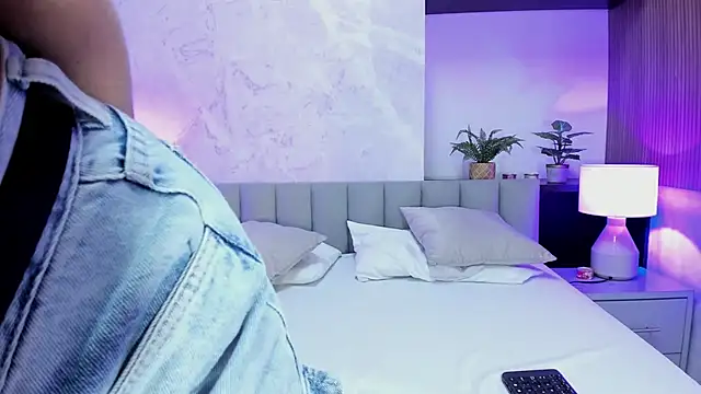 Snapshot of AlissaJoness chatting on September 15, 2025, 11:54 am AlissaJoness online show from September 15, 2025, 11:54 am