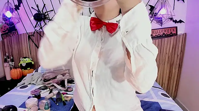 Snapshot of AlissaJoness chatting on October 25, 2025, 11:40 am AlissaJoness online show from October 25, 2025, 11:40 am