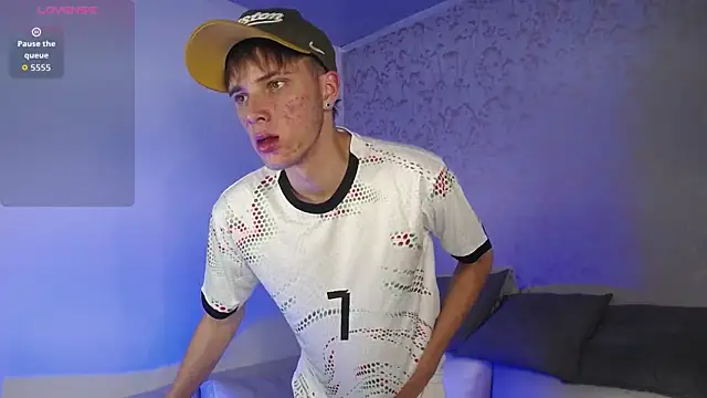 Robbin Blaze online show from September 17, 2025, 8:43 pm