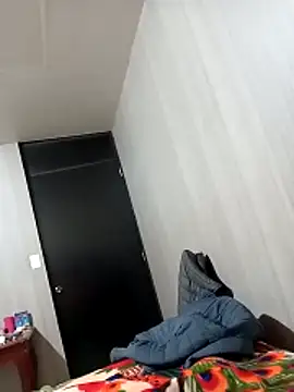 luuiss12 online show from December 5, 2025, 8:23 am