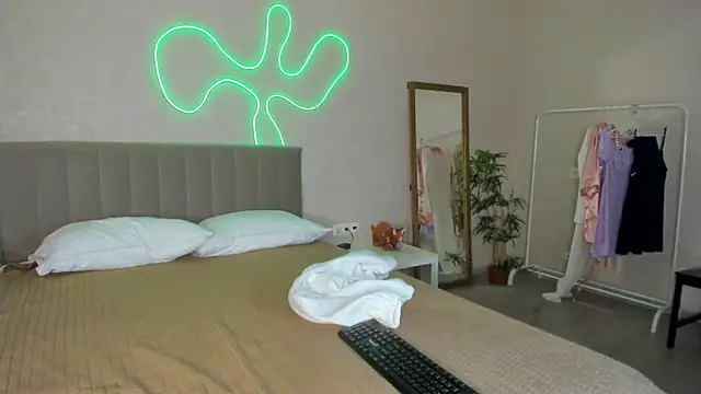 Candy Cansew online show from September 13, 2025, 12:21 am