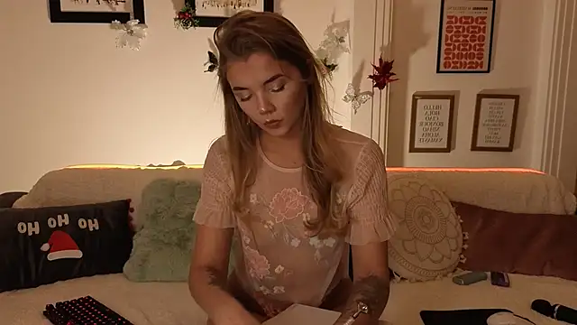 Snapshot of CarrieBradshaww chatting on November 24, 2025, 6:40 pm CarrieBradshaww online show from November 24, 2025, 6:40 pm