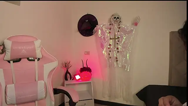 Paprika  online show from November 3, 2025, 6:20 pm