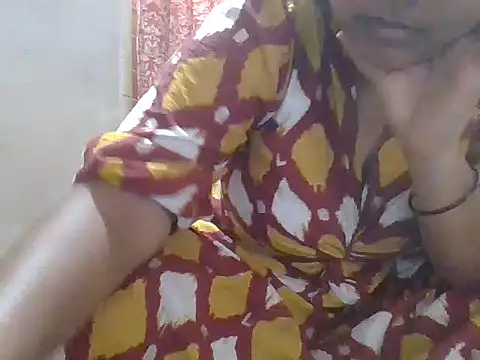 Snapshot of Swathi_8640 chatting on November 10, 2025, 5:39 am Swathi 8640 online show from November 10, 2025, 5:39 am