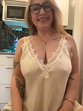 Snapshot of O-Eva chatting on February 4, 2026, 10:26 pm O-Eva online show from February 4, 2026, 10:26 pm