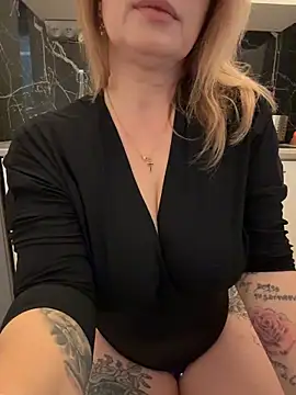 Snapshot of O-Eva chatting on February 8, 2026, 10:57 pm O-Eva online show from February 8, 2026, 10:57 pm