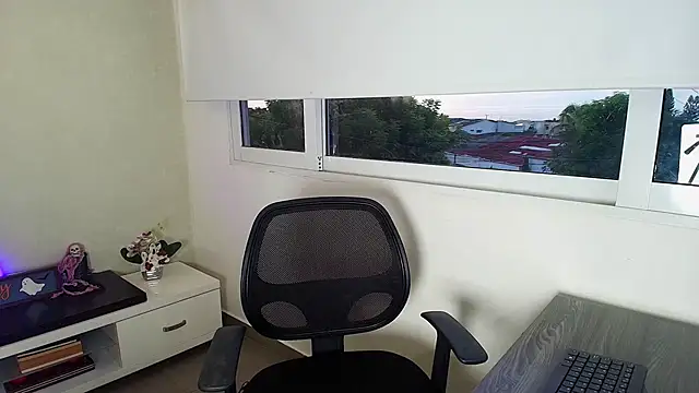  Victoria Collins online show from October 29, 2025, 11:12 am