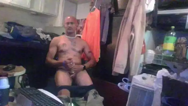 Snapshot of badboy2u2025 chatting on November 17, 2025, 11:21 pm badboy2u2025 online show from November 17, 2025, 11:21 pm