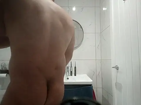 CloudyMuscleBeefy online show from October 10, 2025, 6:18 pm