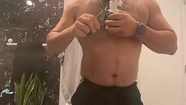 CloudyMuscleBeefy online show from October 24, 2025, 5:53 pm