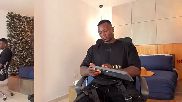 Snapshot of MarcusBlack_ chatting on July 28, 2026, 12:12 pm MarcusBlack online show from July 28, 2026, 12:12 pm
