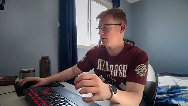 lustylyndon online show from May 19, 2026, 2:56 pm