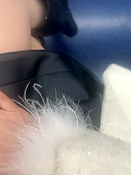 xiaoyuan01 online show from December 17, 2025, 2:39 am