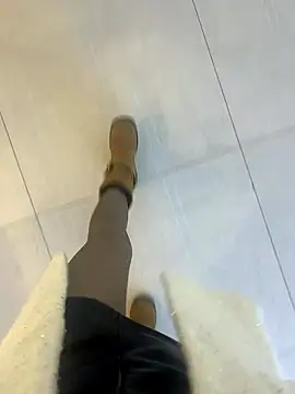 xiaoyuan01 online show from March 23, 2026, 2:04 am