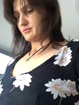 Snapshot of NikaSwan2831 chatting on October 3, 2025, 9:50 am NikaSwan2831 online show from October 3, 2025, 9:50 am