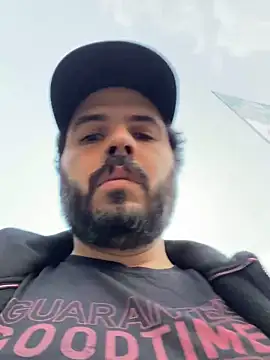 Snapshot of uto857 chatting on February 4, 2026, 11:31 pm uto857 online show from February 4, 2026, 11:31 pm