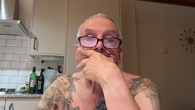 Snapshot of poggles chatting on September 18, 2025, 6:48 am poggles online show from September 18, 2025, 6:48 am