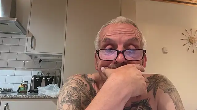 Snapshot of poggles chatting on September 19, 2025, 8:31 pm poggles online show from September 19, 2025, 8:31 pm