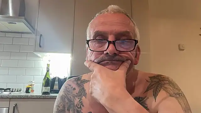 Snapshot of poggles chatting on September 20, 2025, 9:05 pm poggles online show from September 20, 2025, 9:05 pm