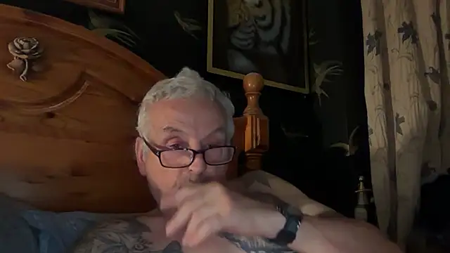 Snapshot of poggles chatting on November 13, 2025, 8:30 pm poggles online show from November 13, 2025, 8:30 pm