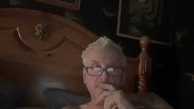 Snapshot of poggles chatting on November 25, 2025, 8:09 pm poggles online show from November 25, 2025, 8:09 pm