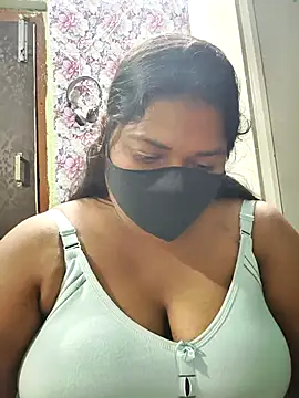 Snapshot of Liyaa_24 chatting on April 19, 2026, 6:21 pm Liyaa 24 online show from April 19, 2026, 6:21 pm