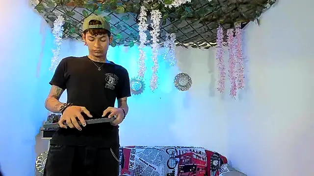 Bastian boyshot77 online show from February 12, 2026, 1:17 pm