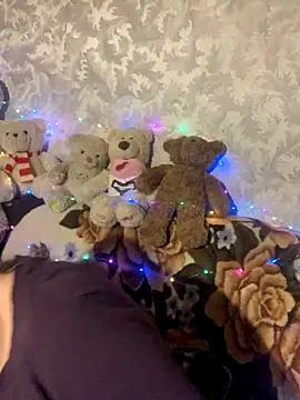 hotsteacher online show from December 16, 2025, 1:10 am