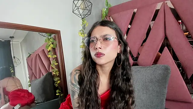 viollettaa  online show from February 17, 2026, 7:20 pm