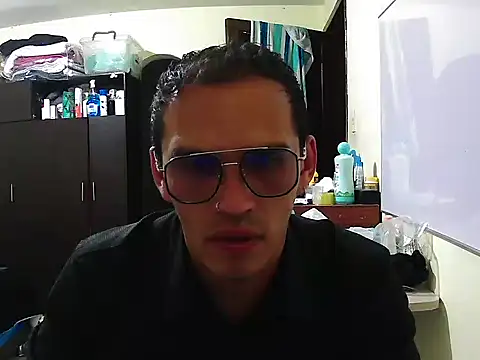 Snapshot of DOBLEWYOSK69G chatting on September 12, 2025, 10:21 pm DOBLEWYOSK69G online show from September 12, 2025, 10:21 pm