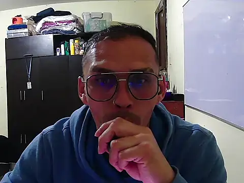 Snapshot of DOBLEWYOSK69G chatting on September 18, 2025, 3:52 am DOBLEWYOSK69G online show from September 18, 2025, 3:52 am