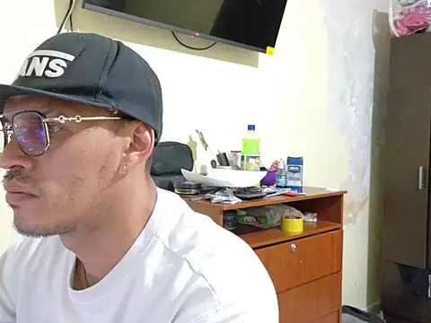 Snapshot of DOBLEWYOSK69G chatting on October 4, 2025, 1:42 pm DOBLEWYOSK69G online show from October 4, 2025, 1:42 pm