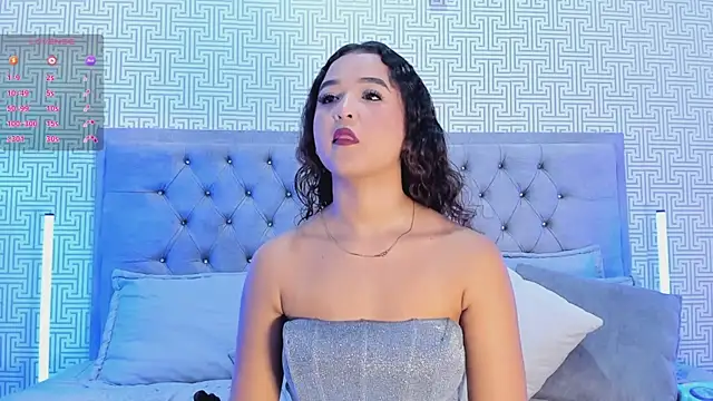 Evaa Lunna  online show from October 31, 2025, 8:43 pm