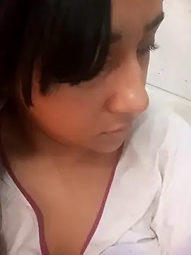 Snapshot of srtsara chatting on April 3, 2026, 12:36 pm srtsara online show from April 3, 2026, 12:36 pm