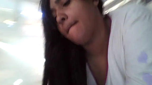 Snapshot of srtsara chatting on April 15, 2026, 10:55 am srtsara online show from April 15, 2026, 10:55 am