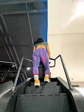 Ninazhang online show from October 26, 2025, 2:28 am