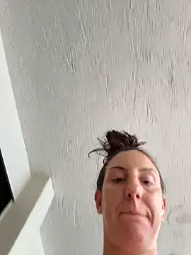 sweetsirenn online show from February 14, 2026, 6:15 pm