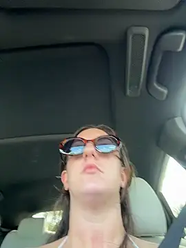 sweetsirenn online show from April 13, 2026, 2:22 pm